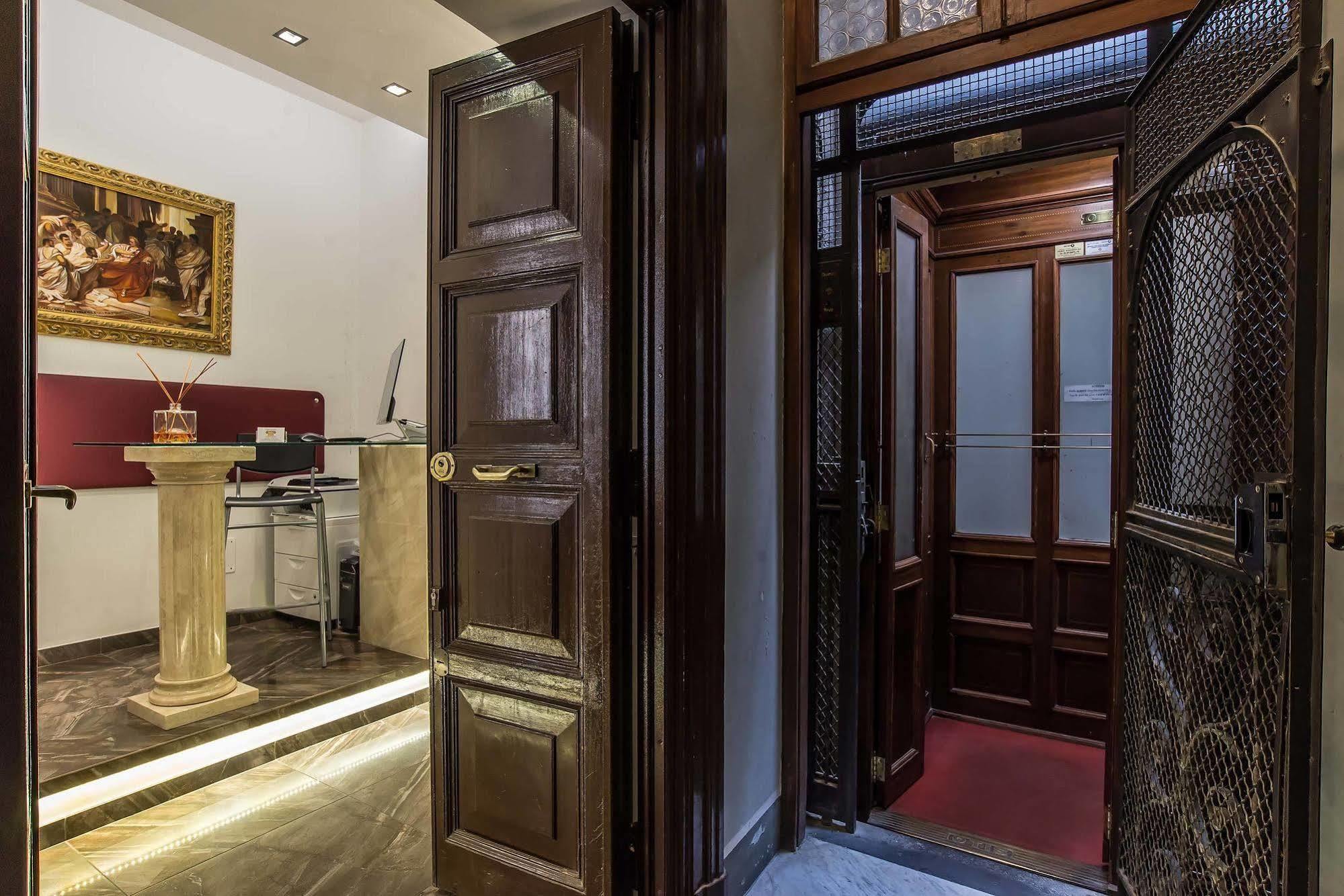 Pantheon Caesar Relais Hotel Rome Buitenkant foto
